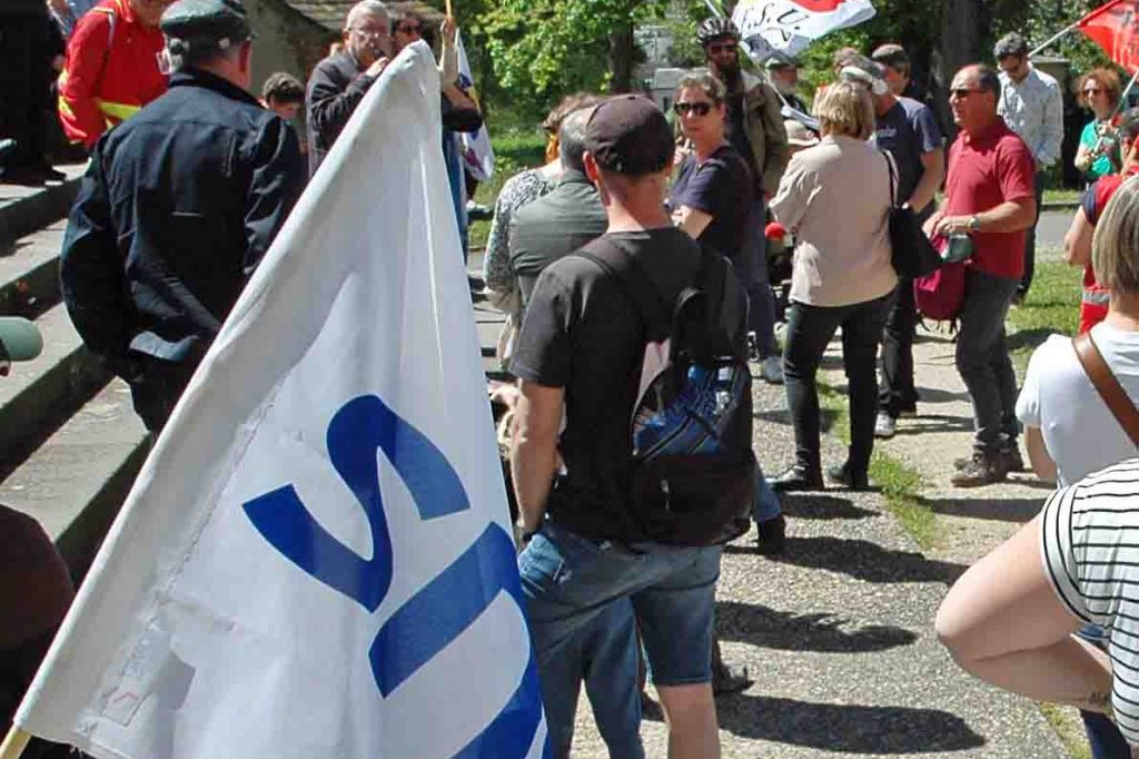 1 manifestation devant la DSDEN 3 mai 2023 extrait comp